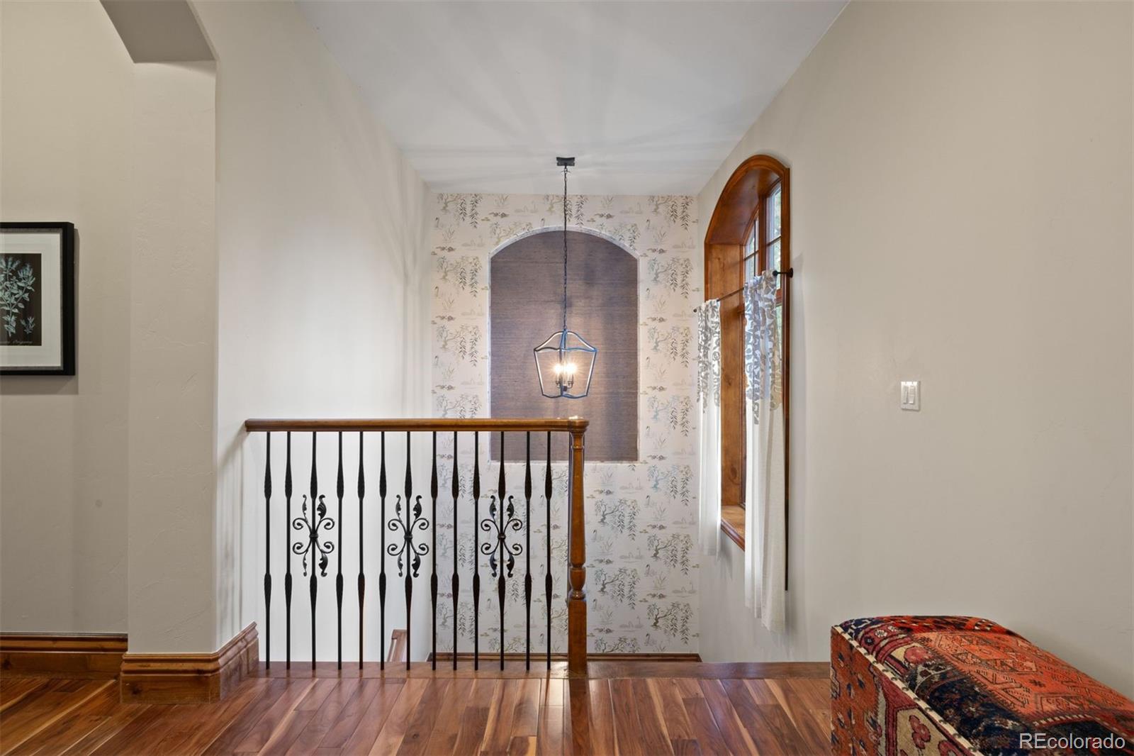 976 COUNTRY CLUB Parkway