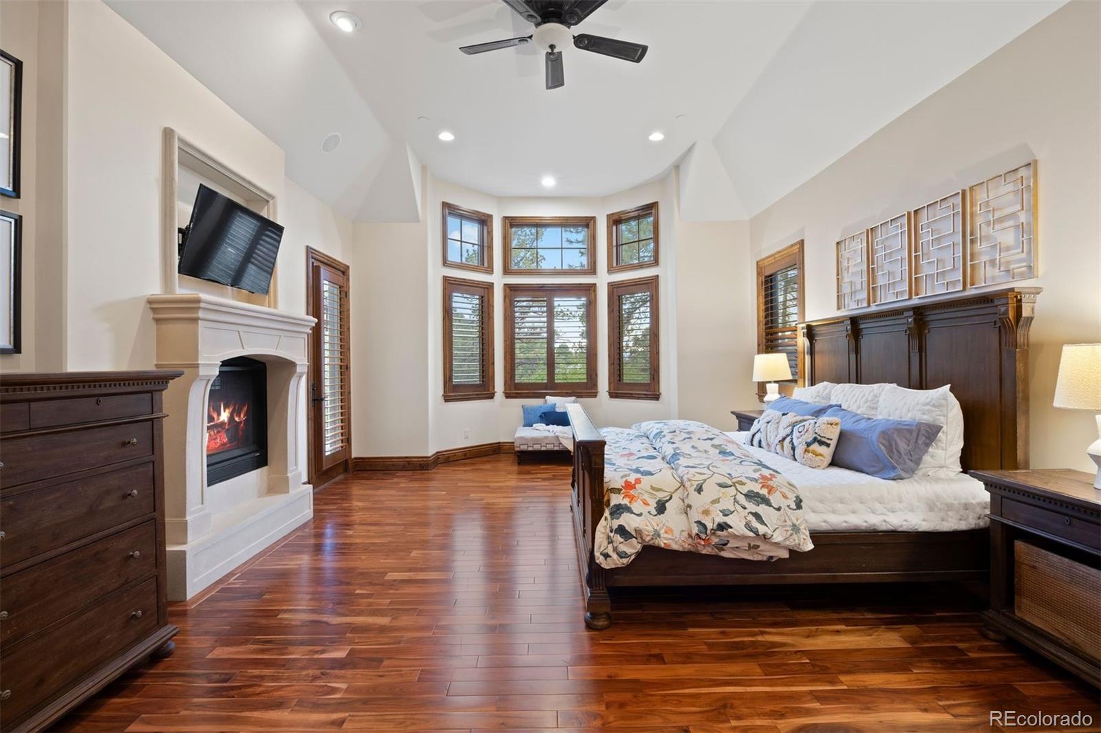 976 COUNTRY CLUB Parkway