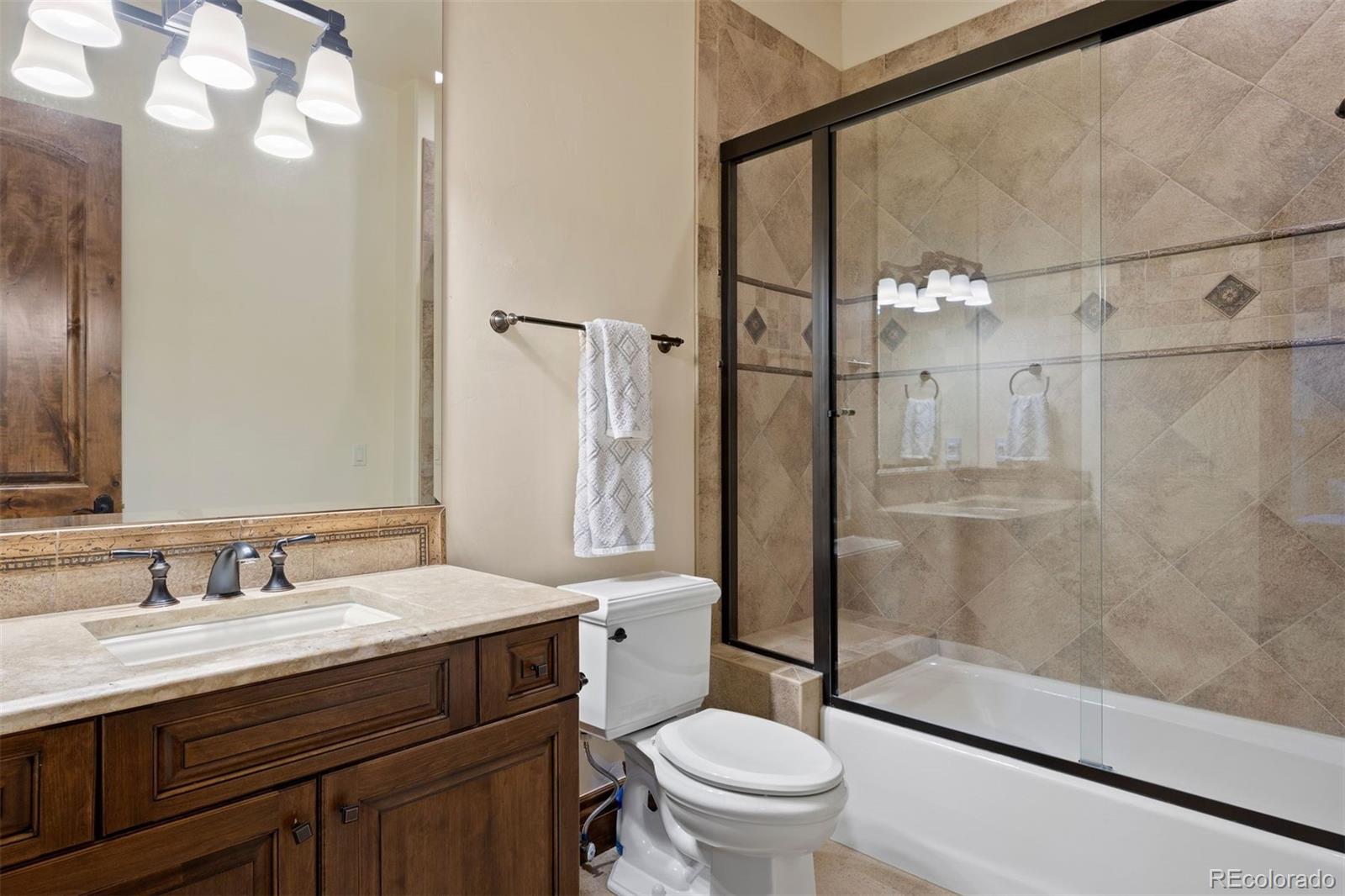 976 COUNTRY CLUB Parkway