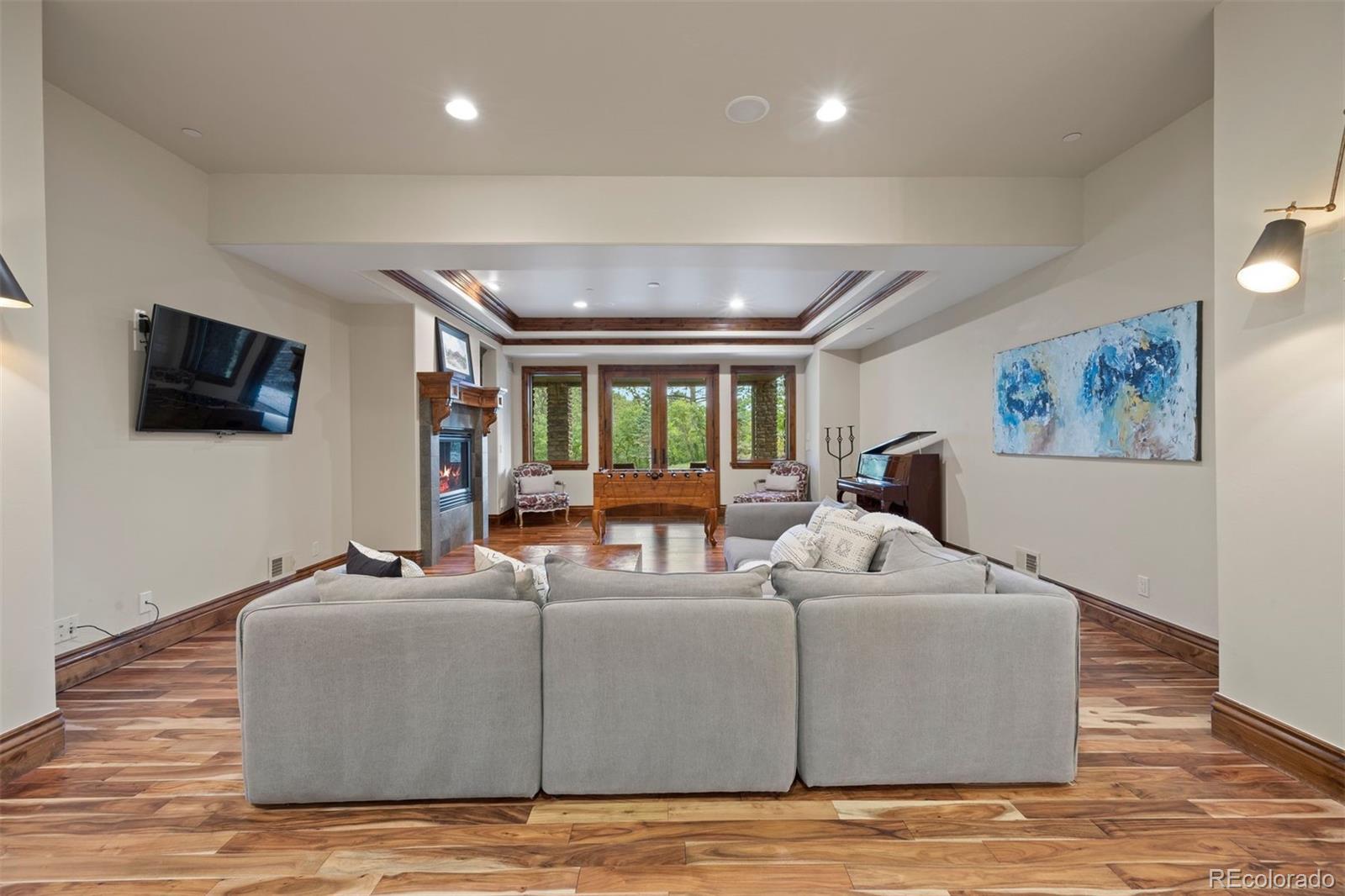 976 COUNTRY CLUB Parkway