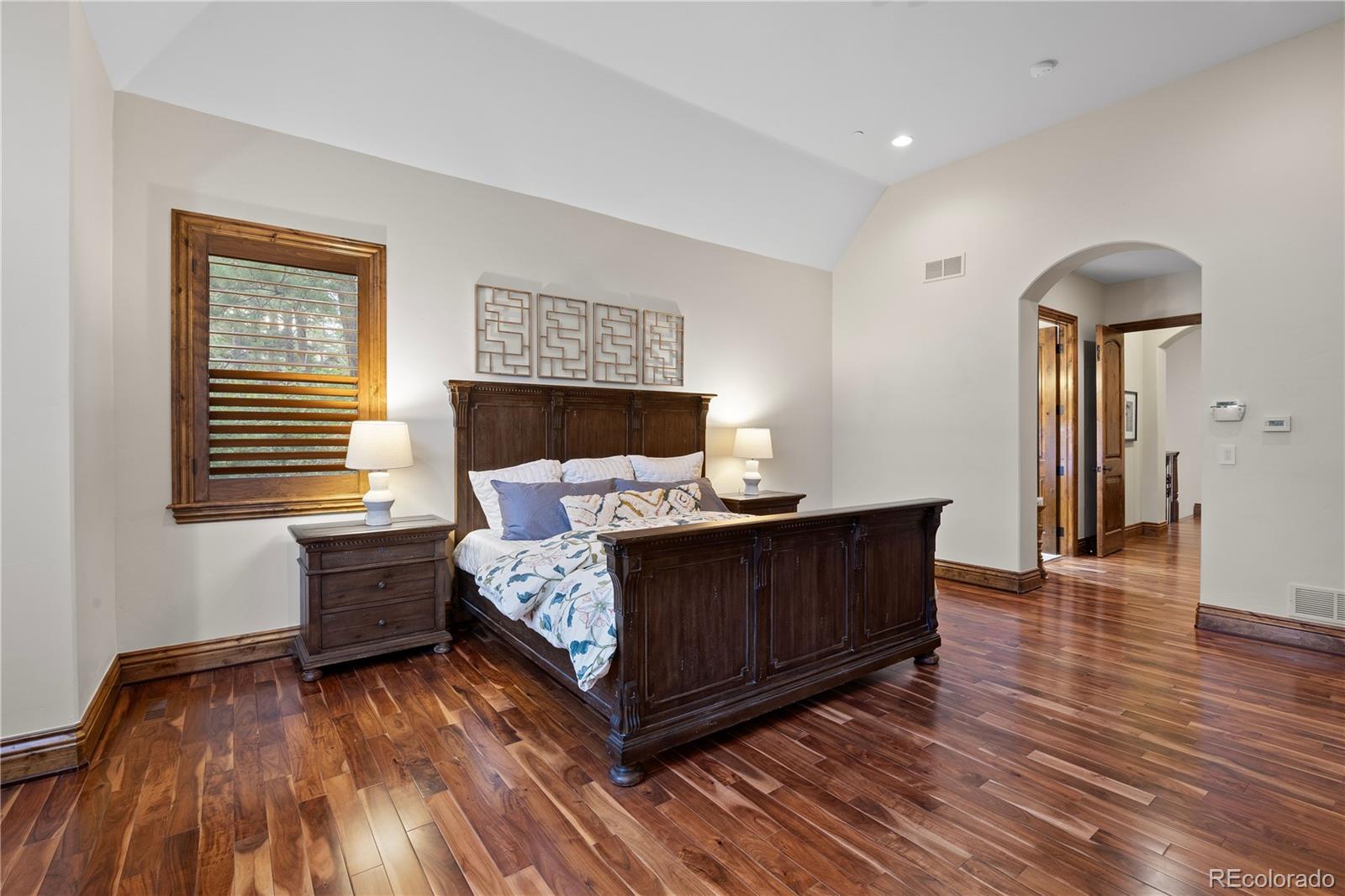 976 COUNTRY CLUB Parkway