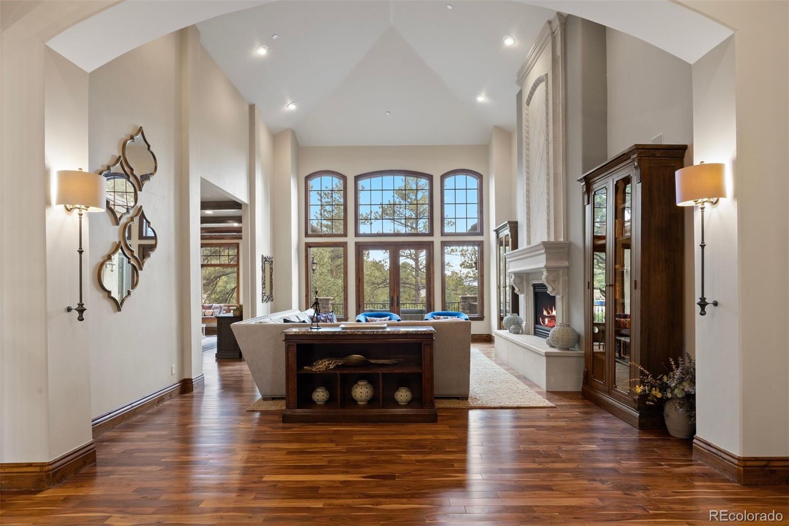 976 COUNTRY CLUB Parkway