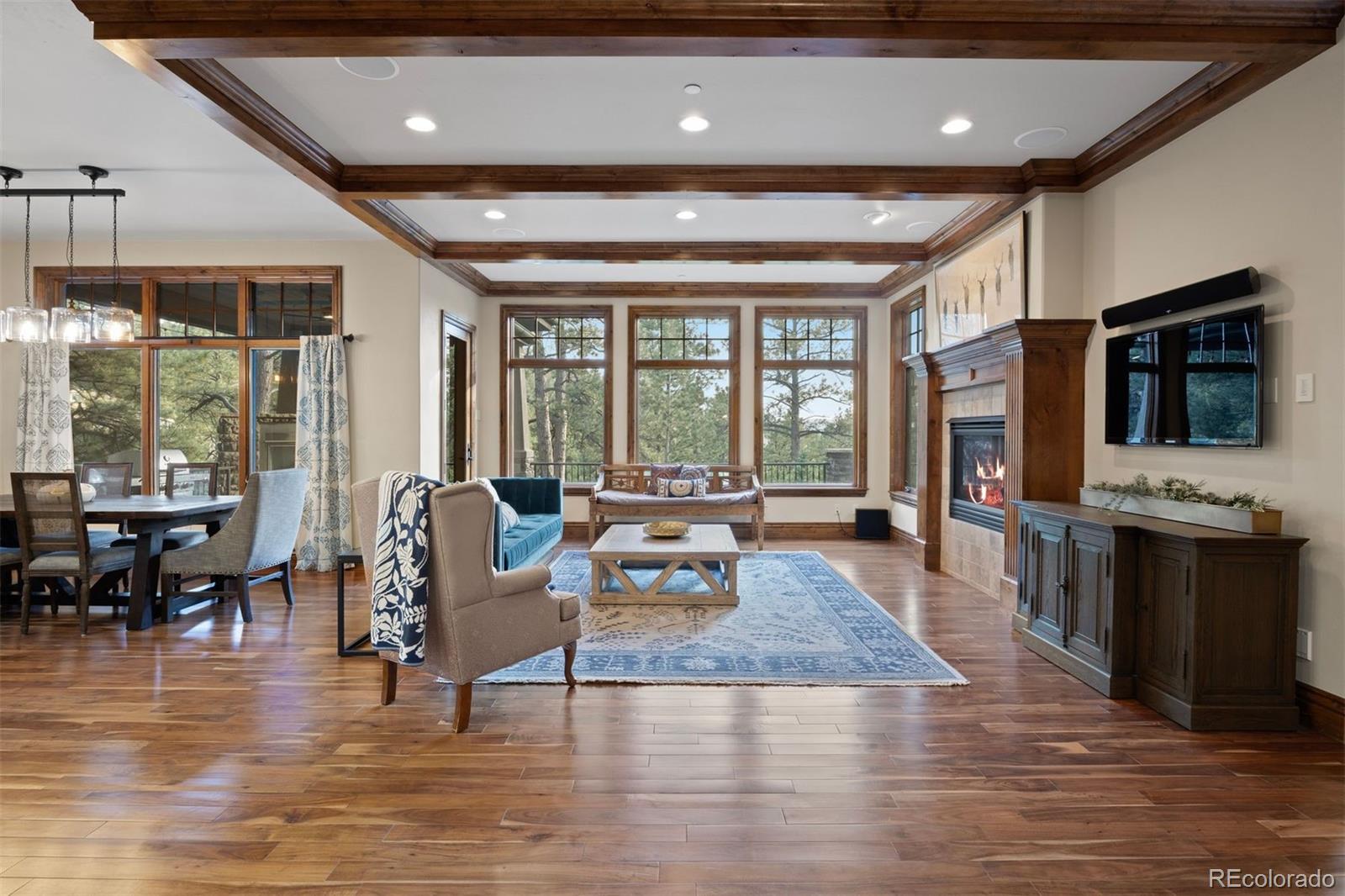 976 COUNTRY CLUB Parkway