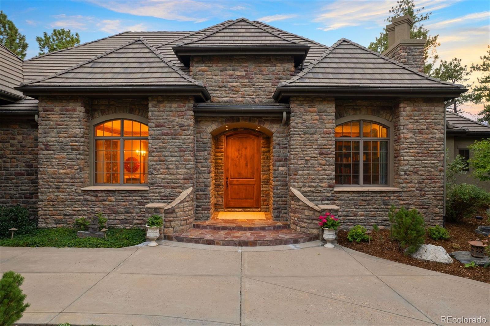 976 COUNTRY CLUB Parkway
