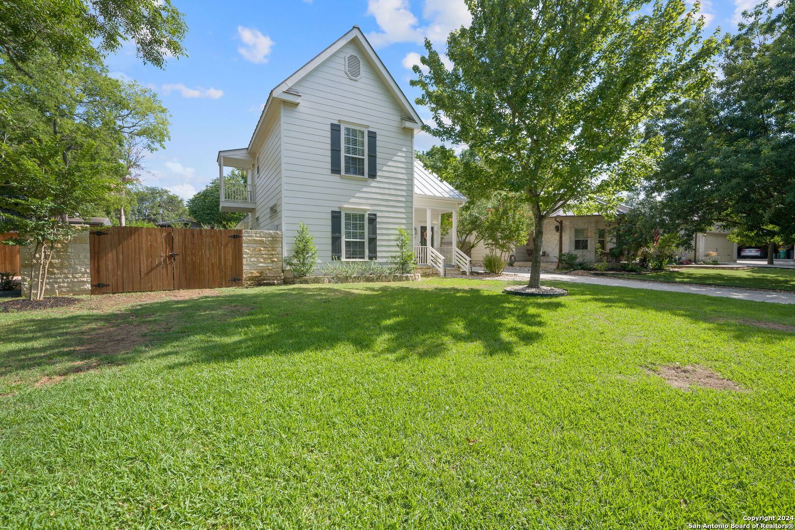 117 W EVERGREEN ST