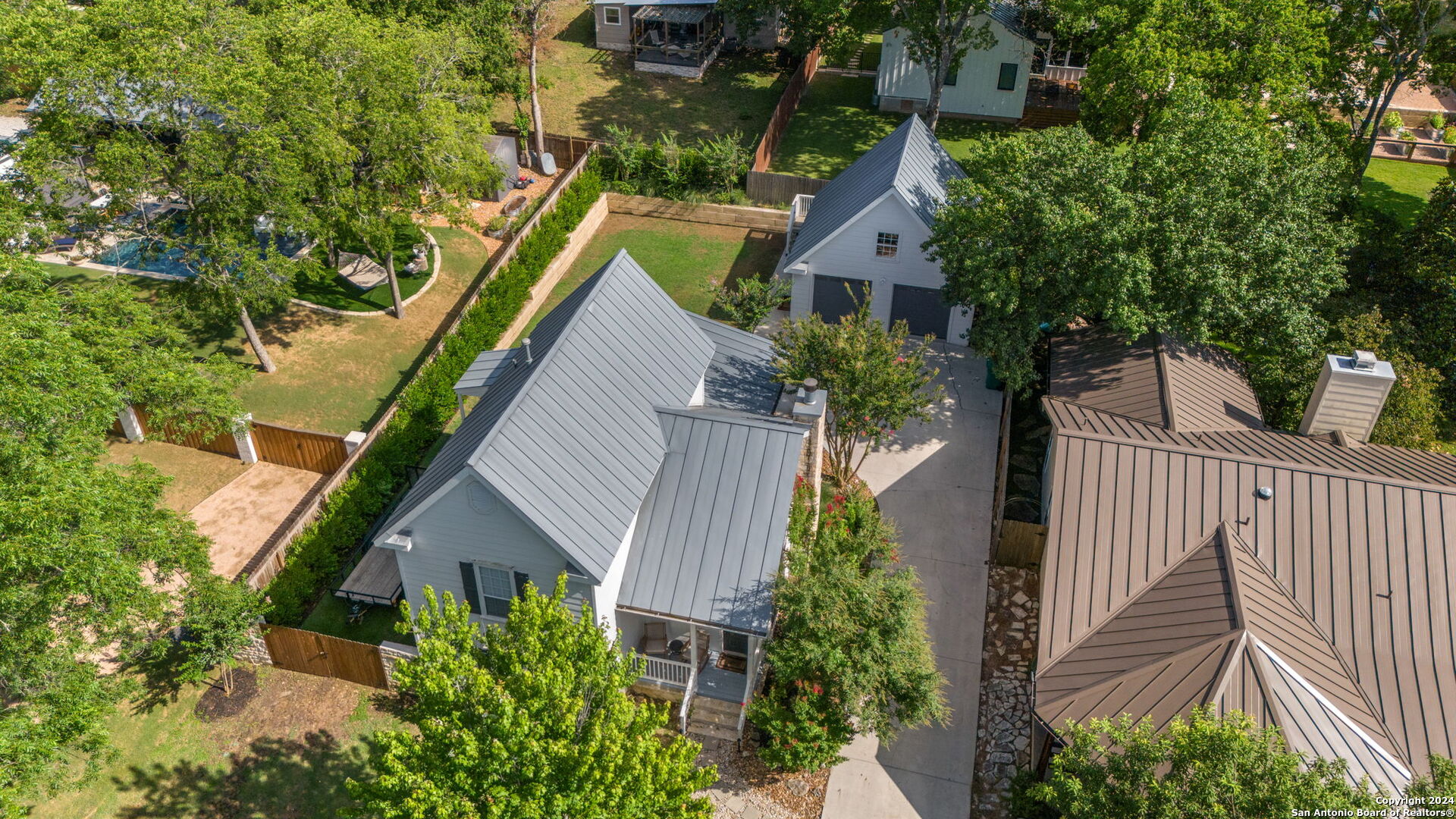117 W EVERGREEN ST