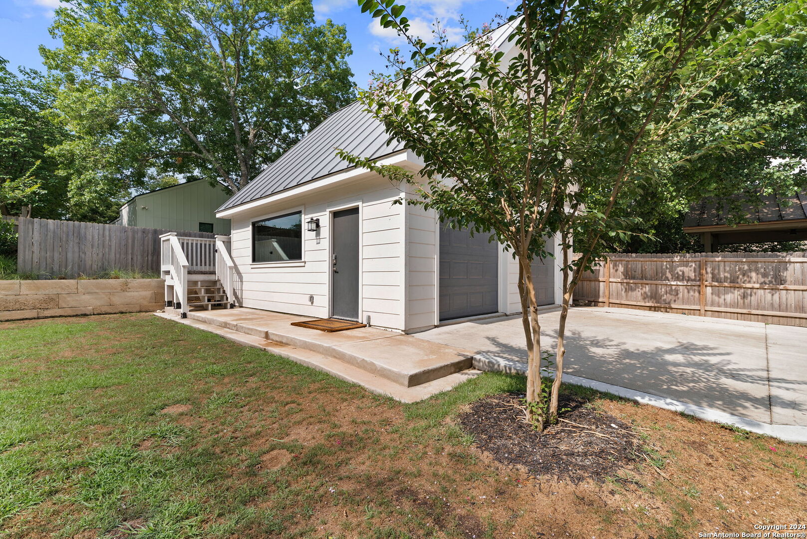 117 W EVERGREEN ST