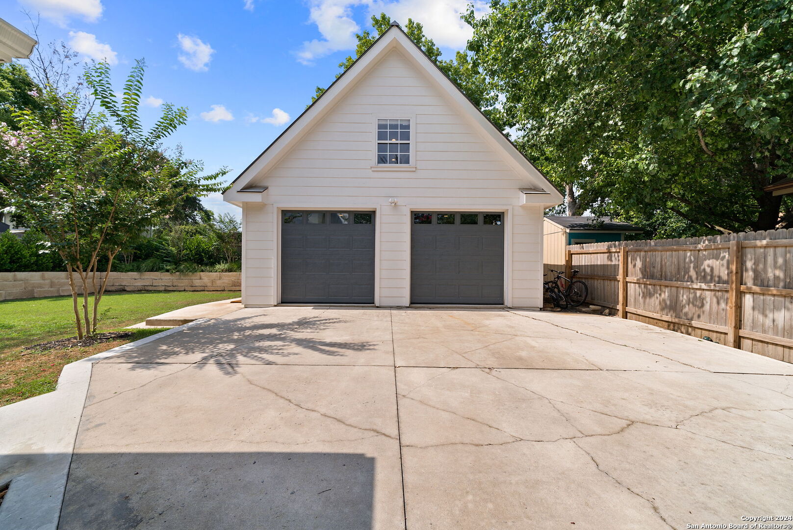 117 W EVERGREEN ST