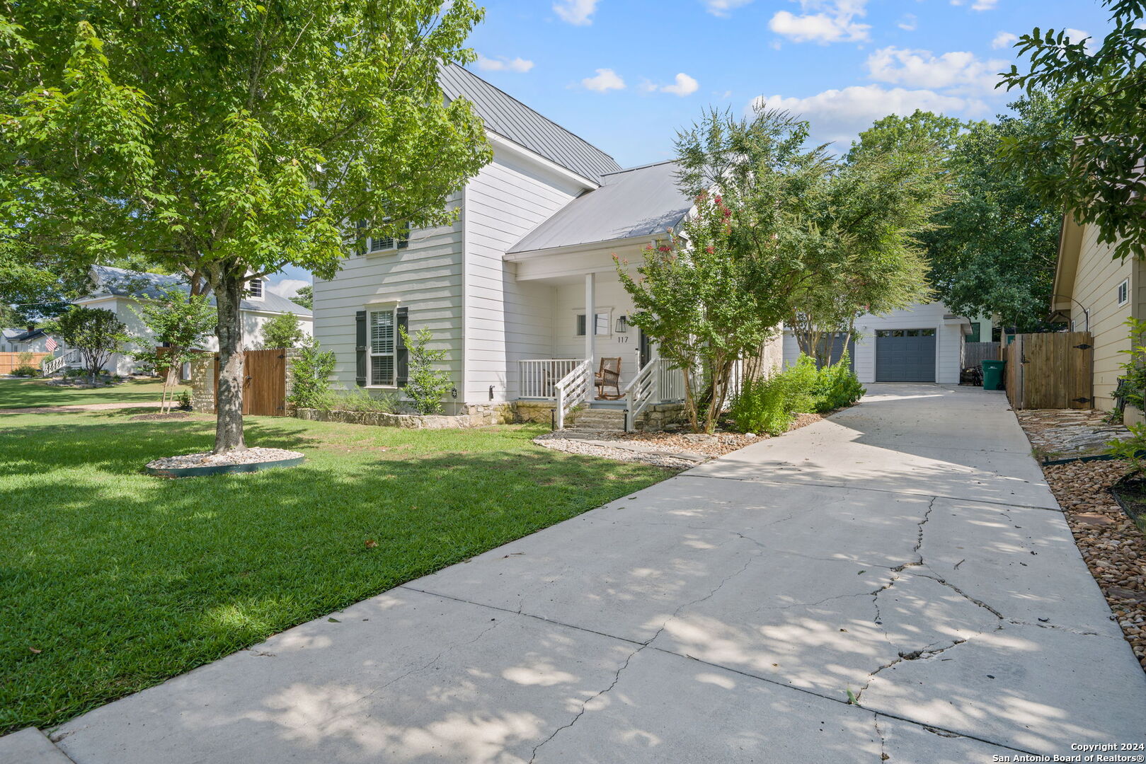 117 W EVERGREEN ST