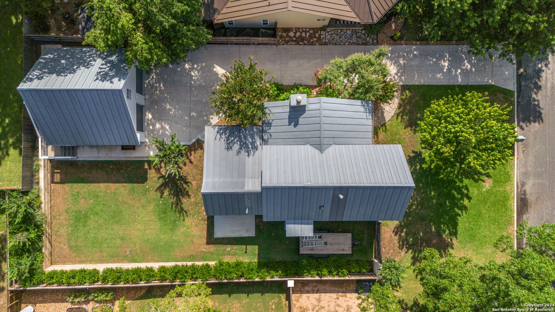 117 W EVERGREEN ST