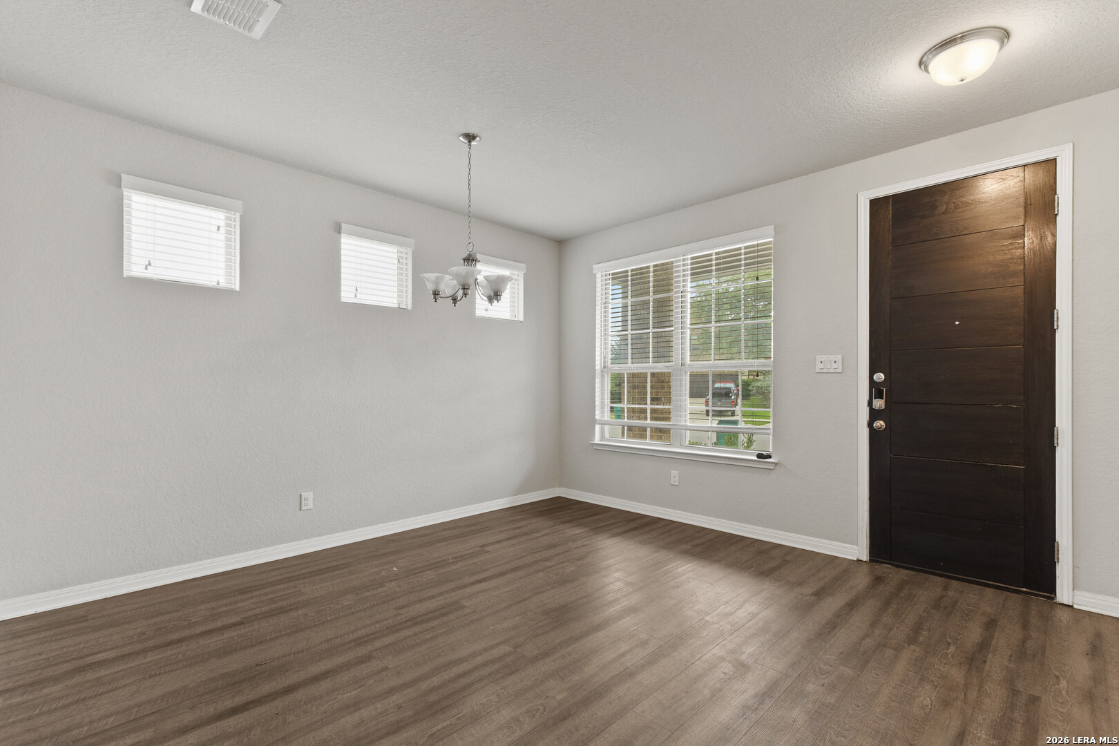 121 Abbeydell