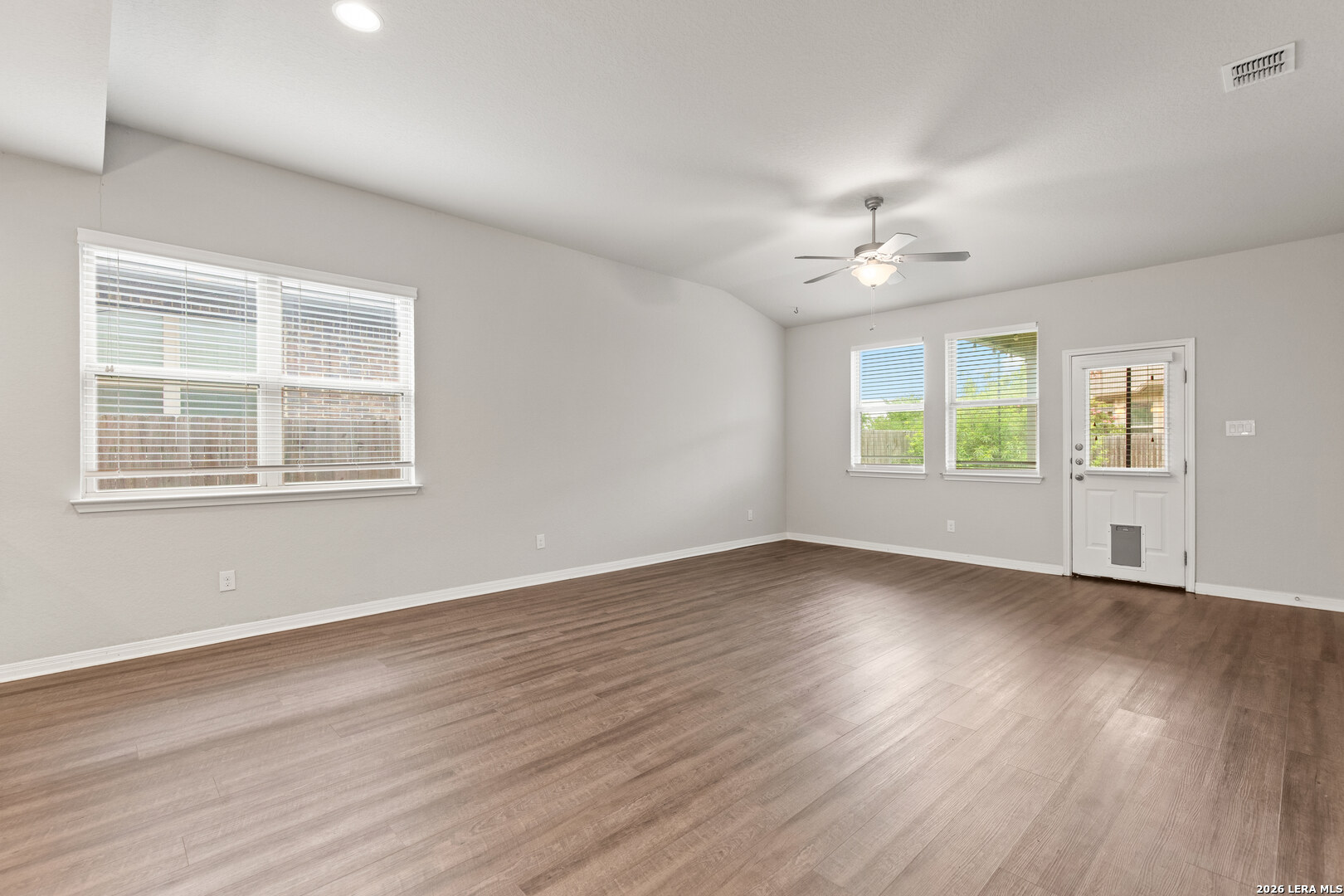 121 Abbeydell