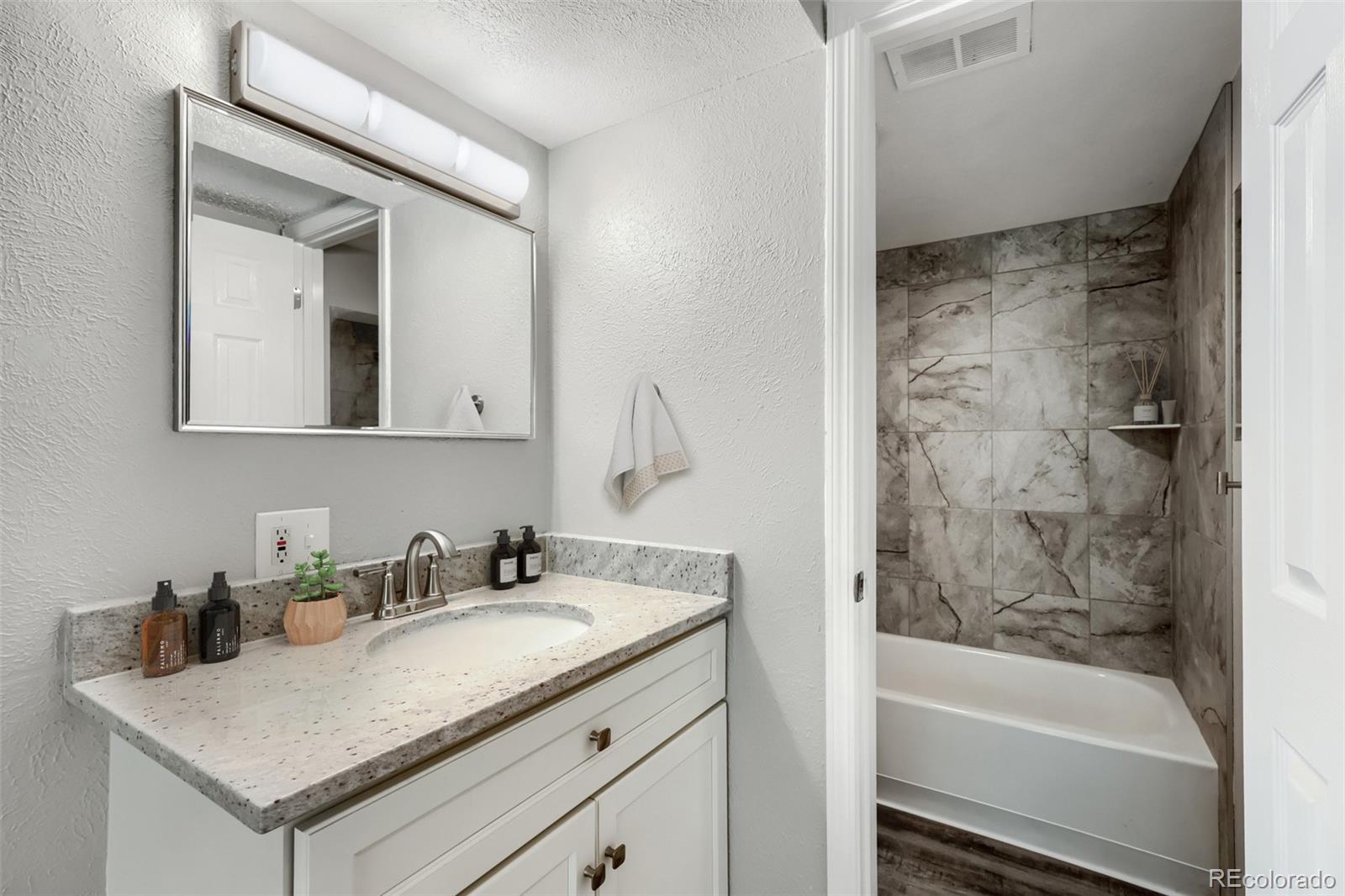 7395 E Eastman Avenue Unit: 203L