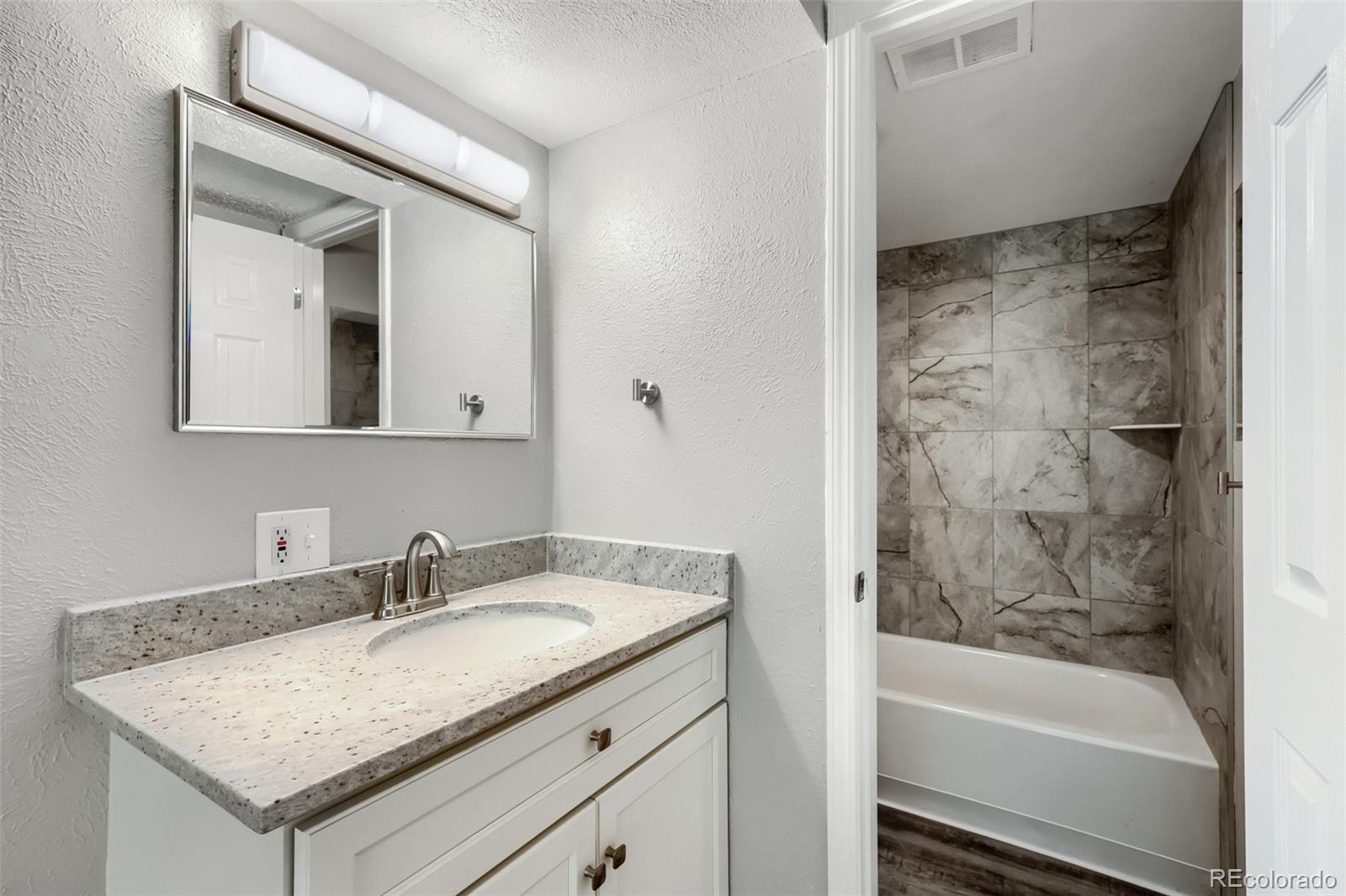 7395 E Eastman Avenue Unit: 203L