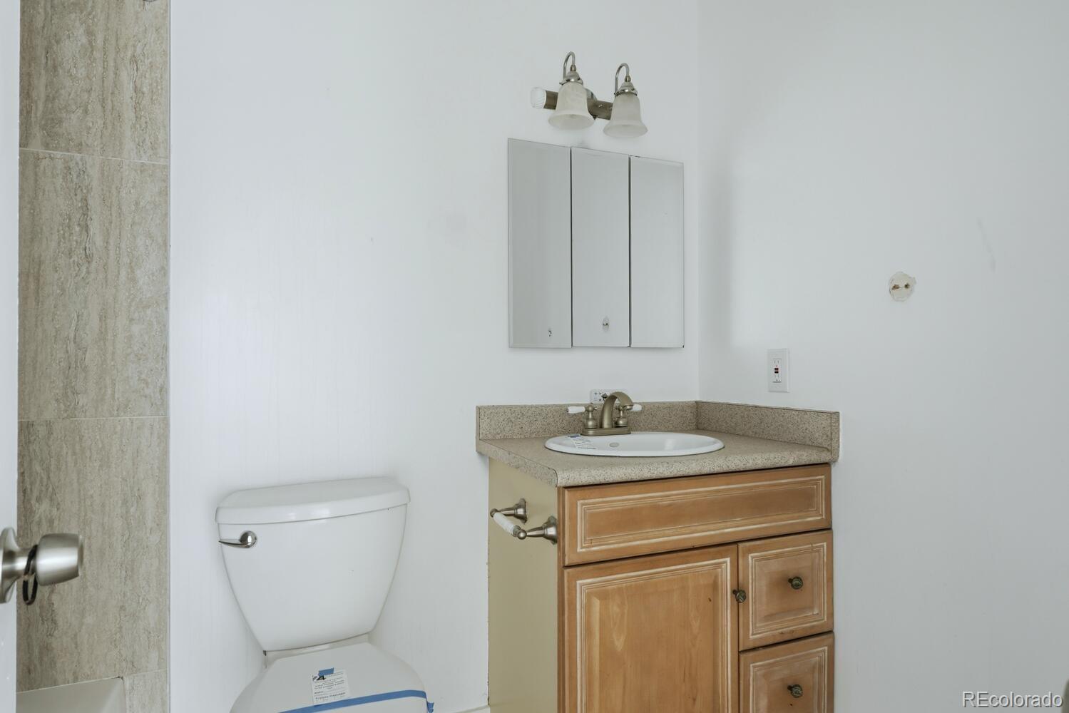 3354 S Flower Street Unit: 14