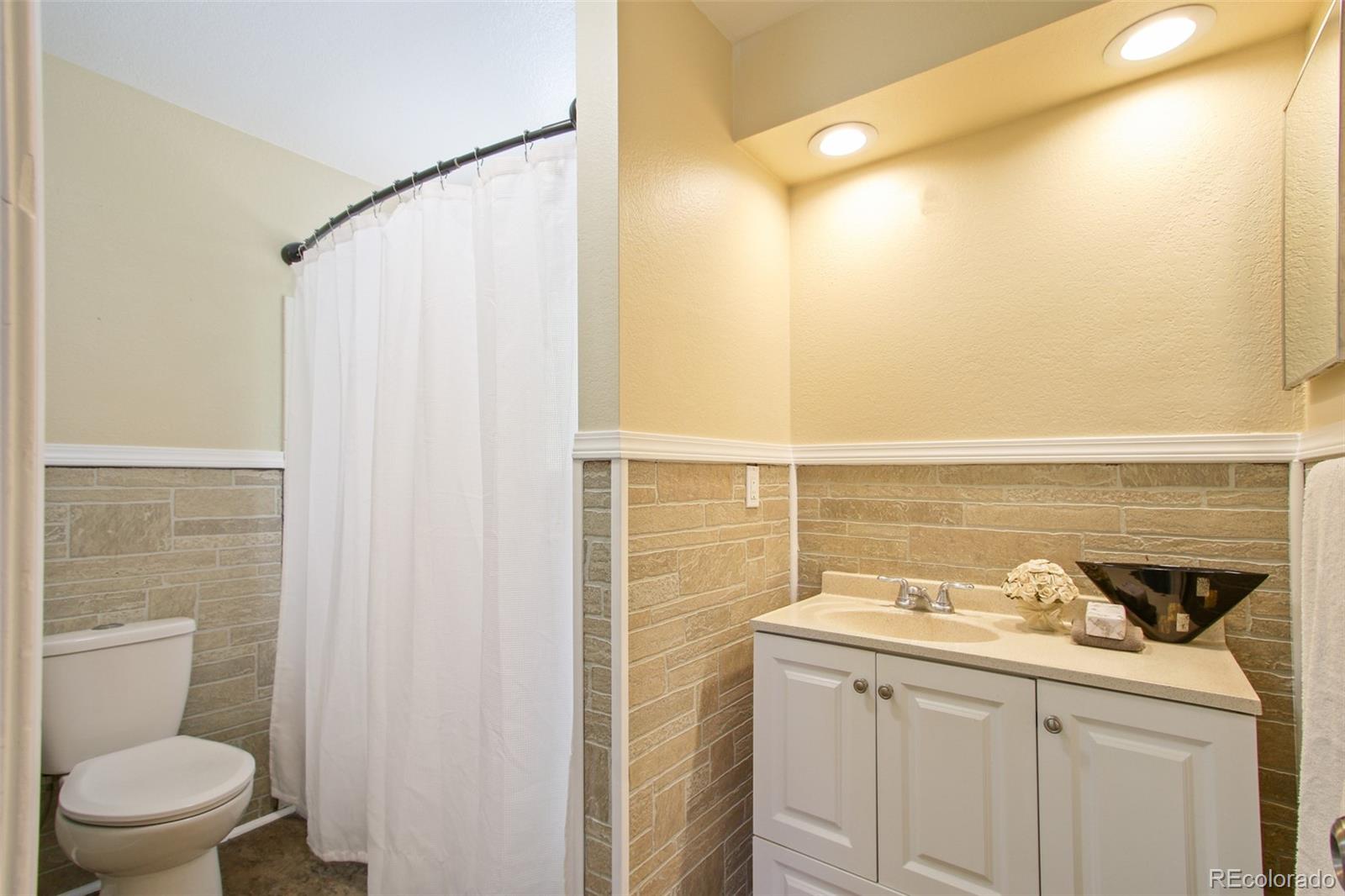 9313 W 91st Place