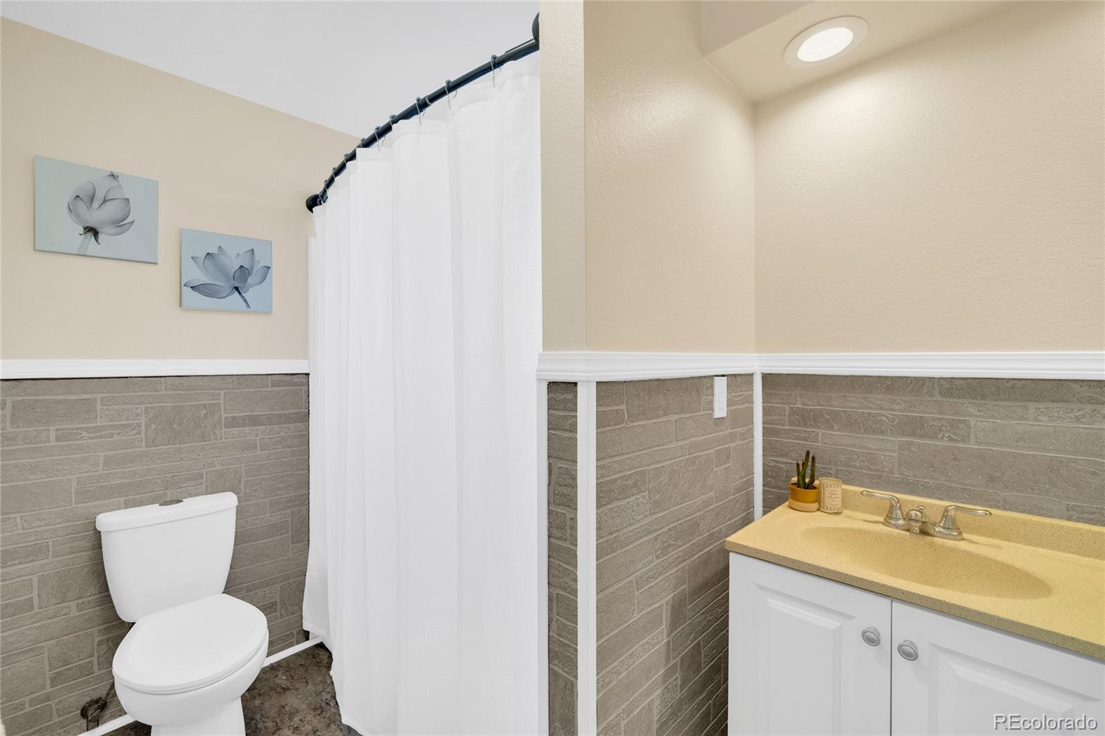 9313 W 91st Place
