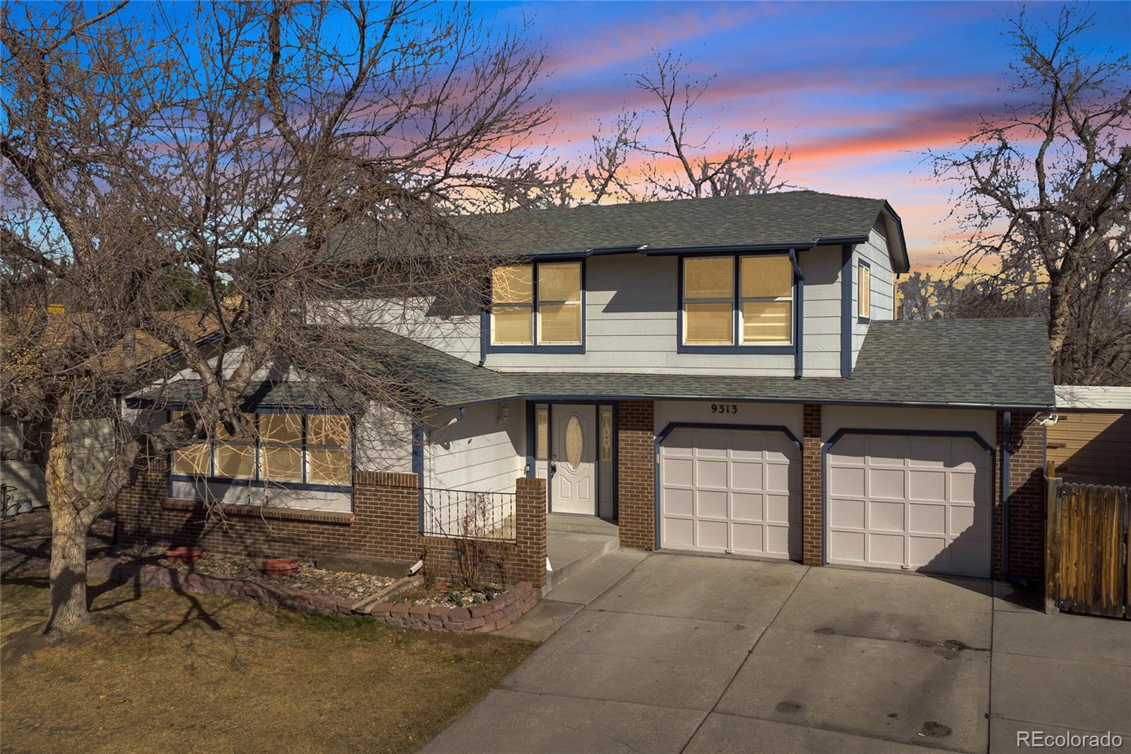 9313 W 91st Place