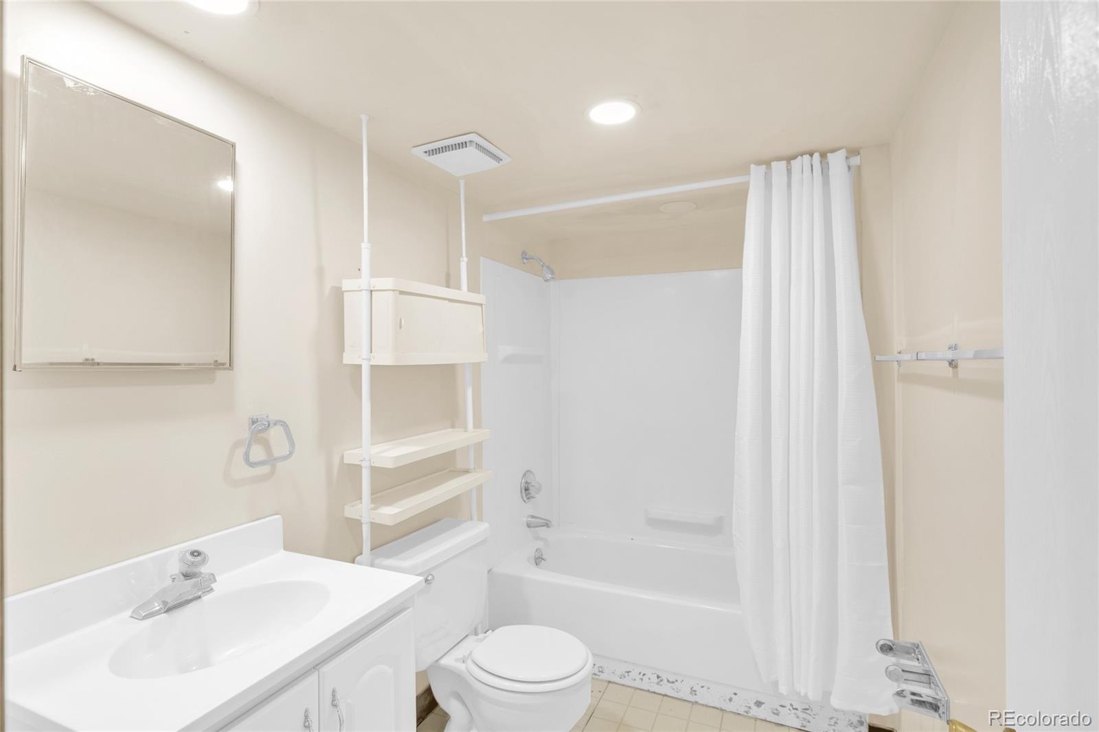 9313 W 91st Place
