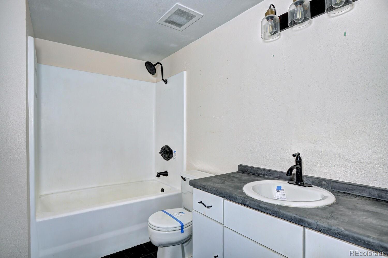 100 Park Avenue W Unit: 204