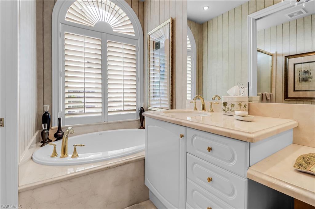 900 5th AVE S 302