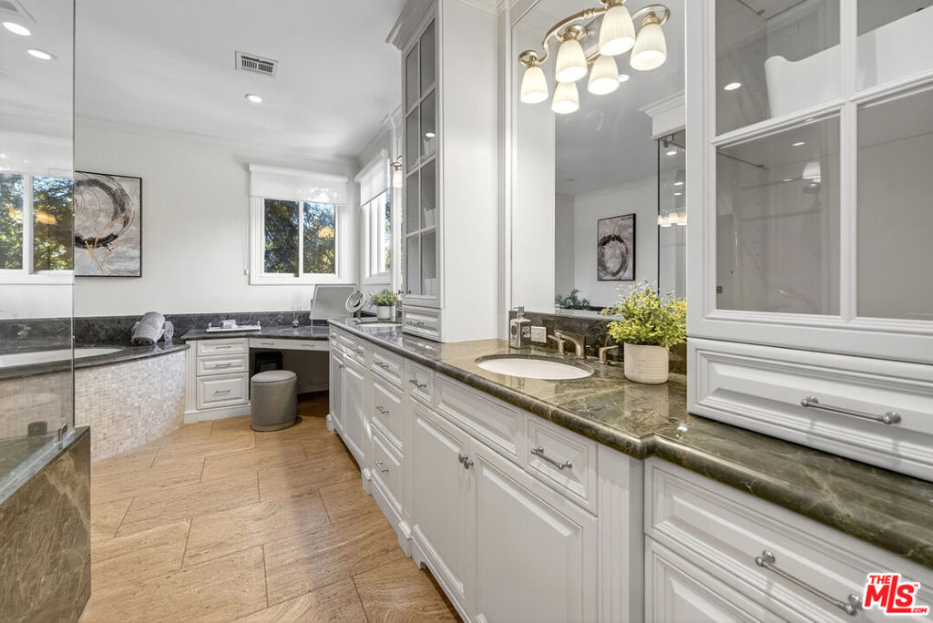 25527 Hamilton Court