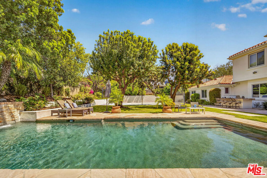 25527 Hamilton Court