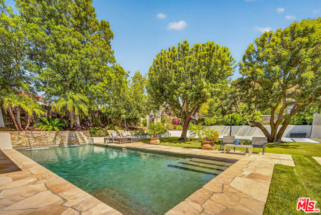 25527 Hamilton Court