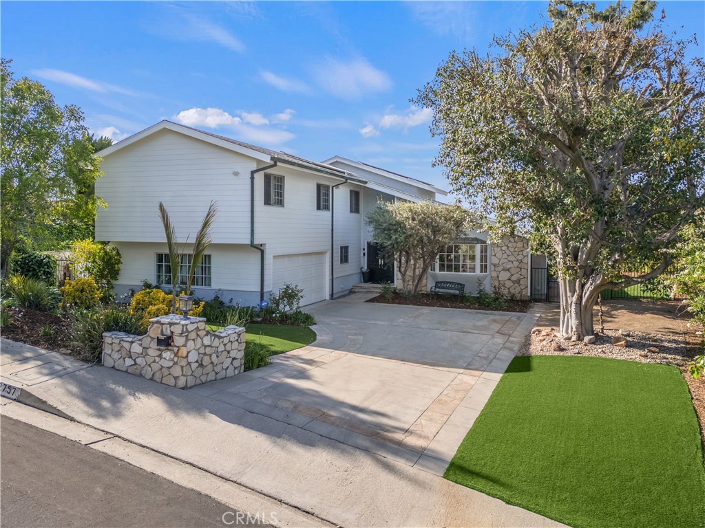 22757 Charlemont Place