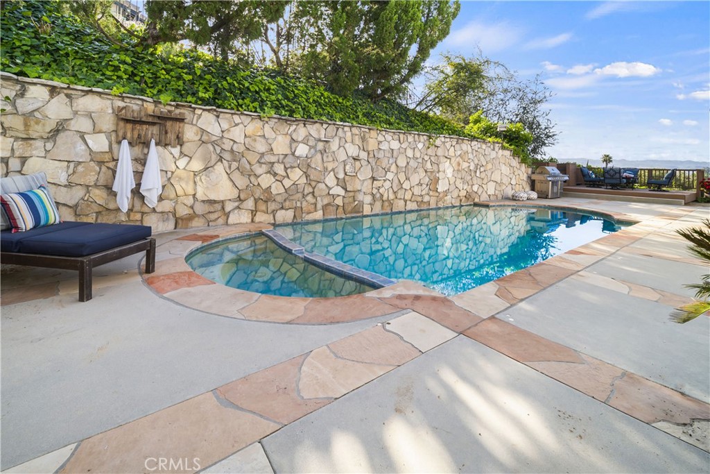 22757 Charlemont Place