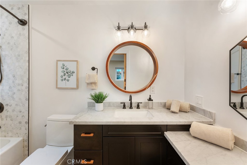 22256 Buena Ventura Street