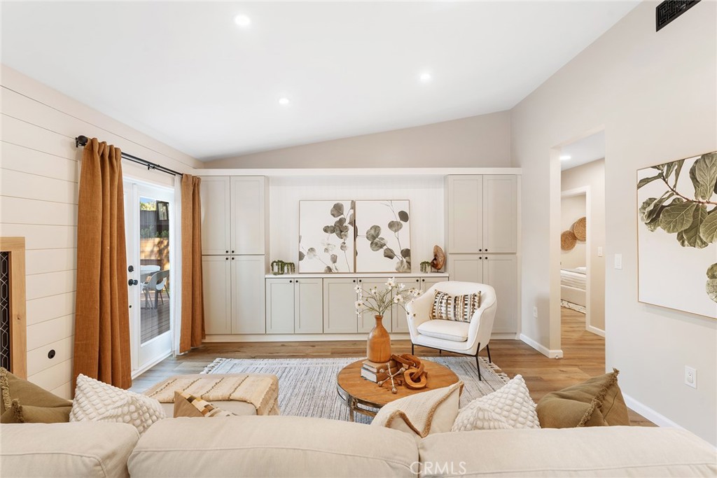 22256 Buena Ventura Street