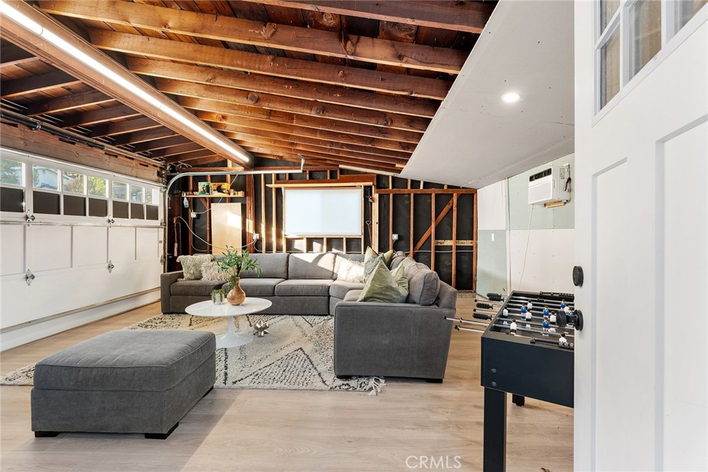 22256 Buena Ventura Street