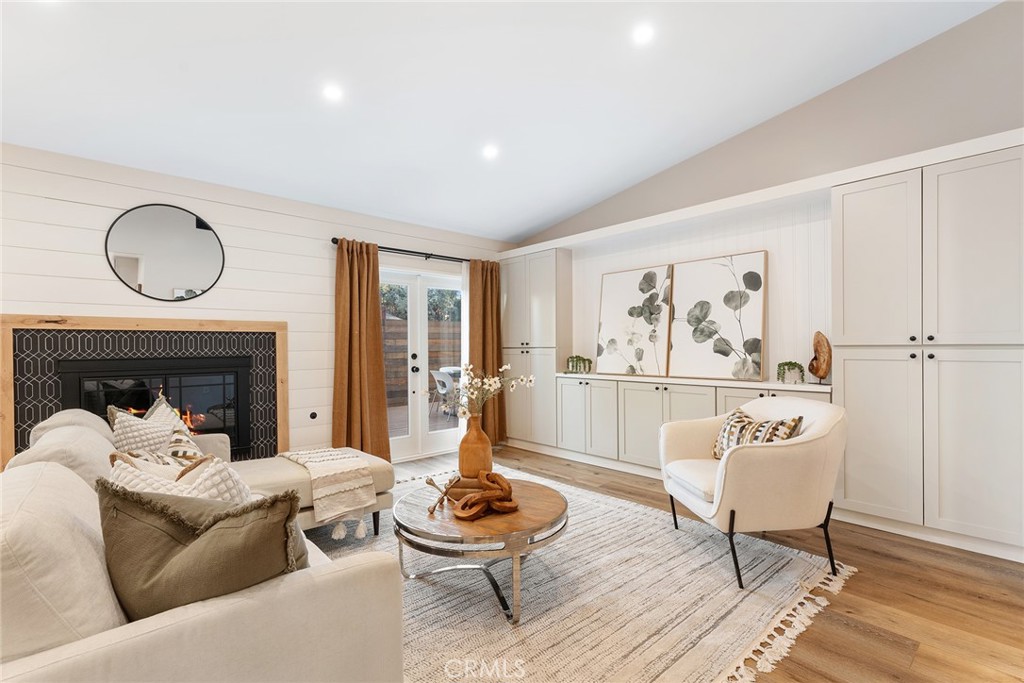 22256 Buena Ventura Street