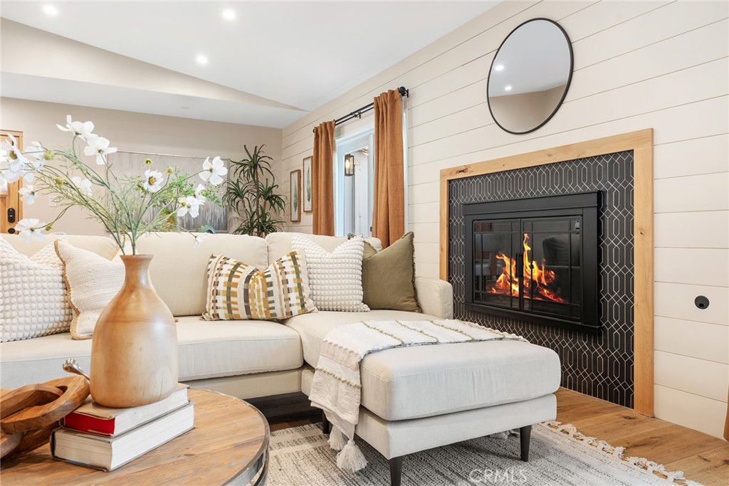 22256 Buena Ventura Street