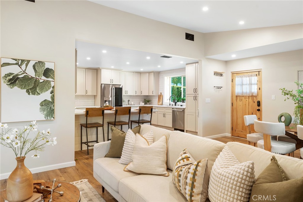 22256 Buena Ventura Street