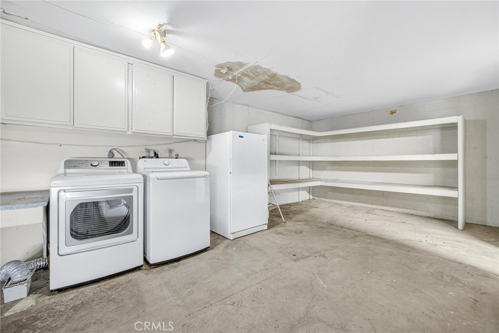 5225 White Oak Avenue 1