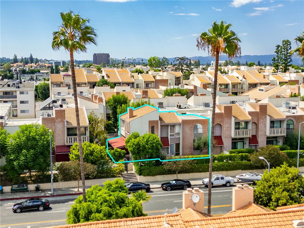 5225 White Oak Avenue 1