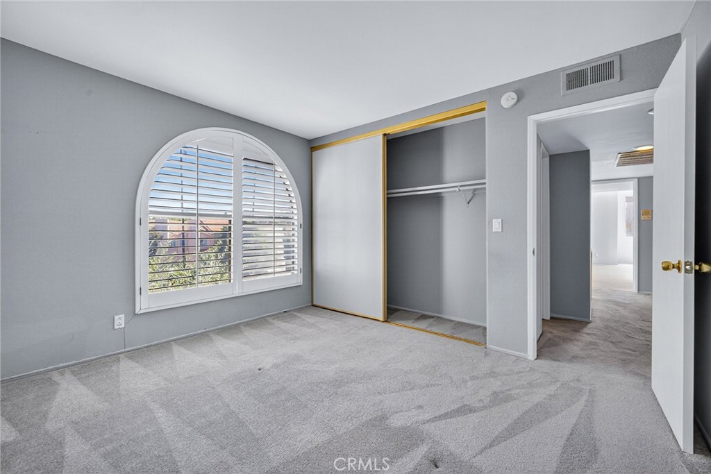 5225 White Oak Avenue 1