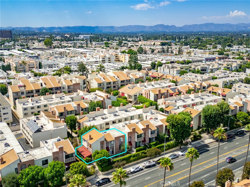 5225 White Oak Avenue 1