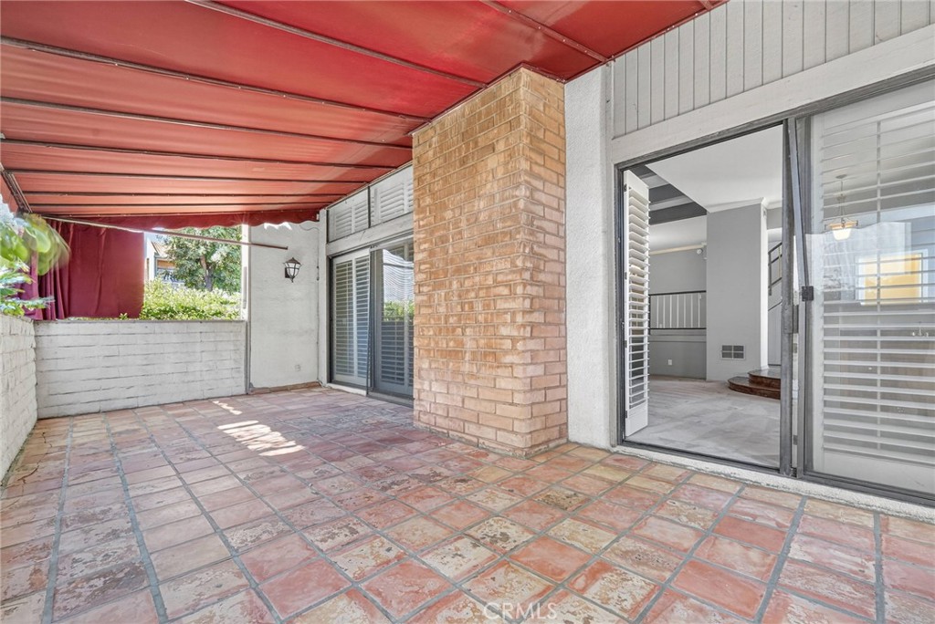 5225 White Oak Avenue 1