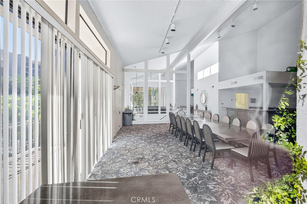 5225 White Oak Avenue 1