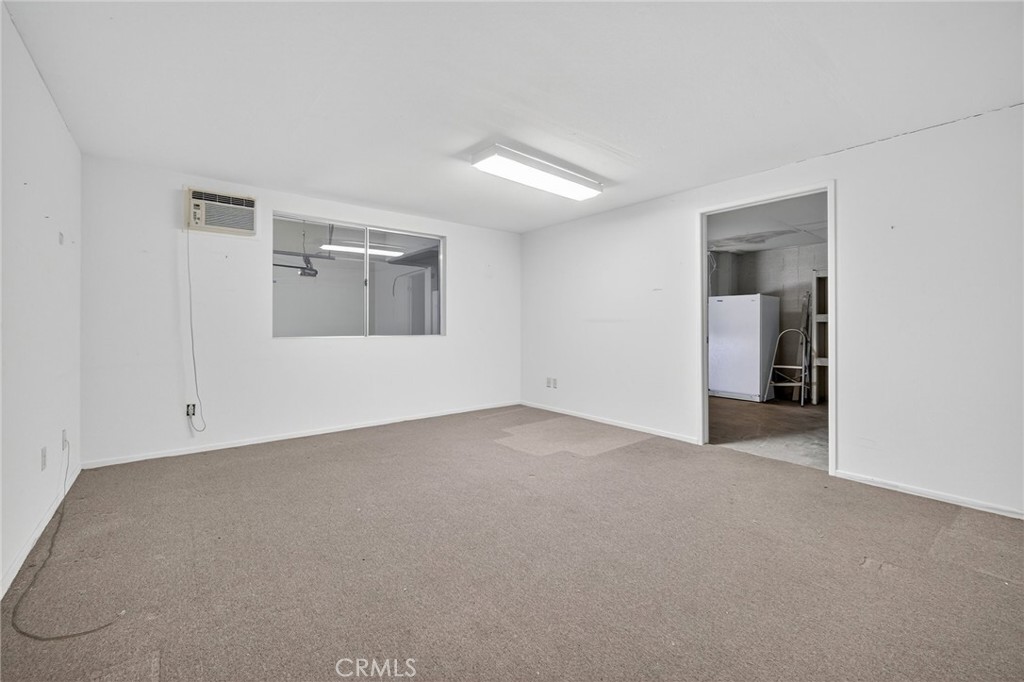 5225 White Oak Avenue 1