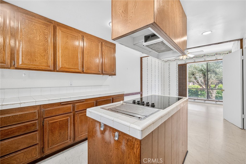 5225 White Oak Avenue 1