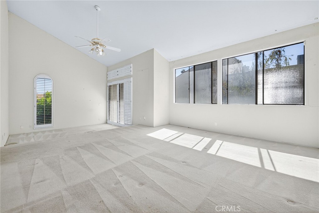 5225 White Oak Avenue 1