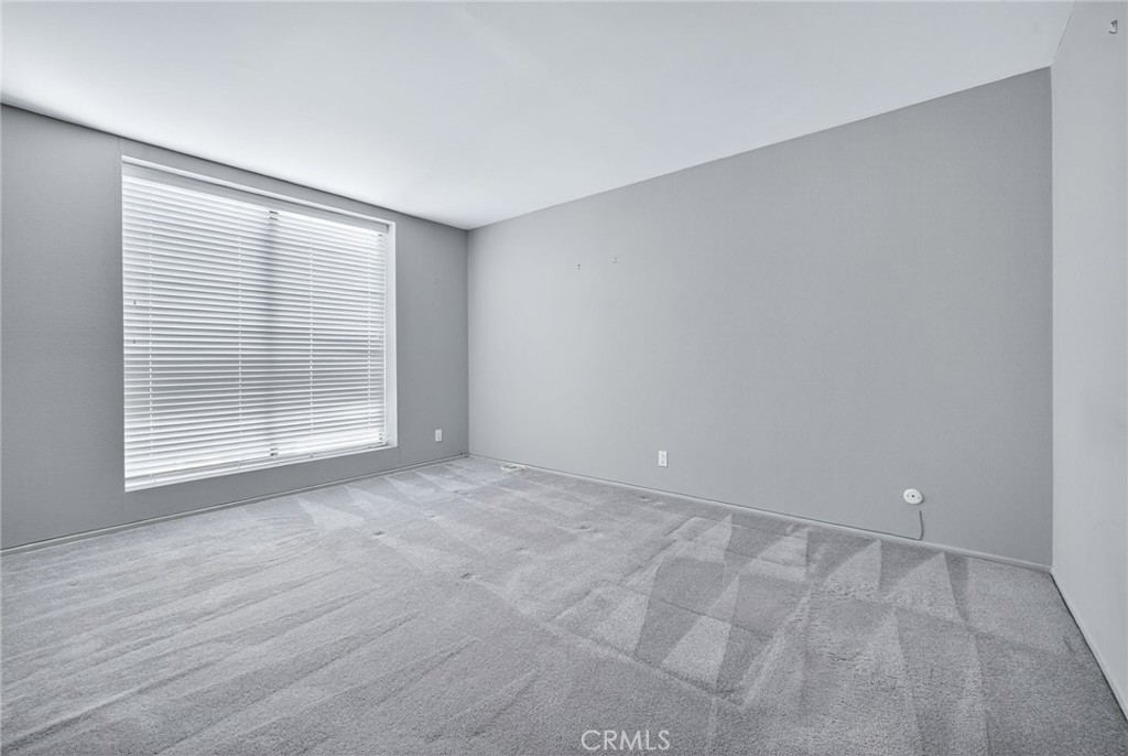 5225 White Oak Avenue 1