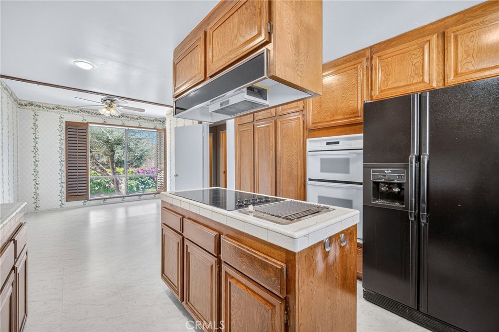 5225 White Oak Avenue 1