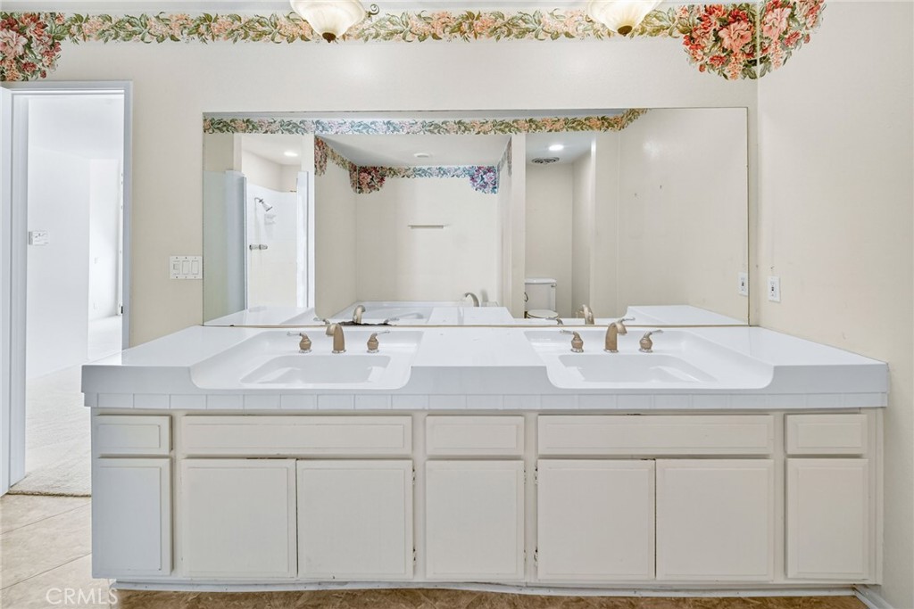 5225 White Oak Avenue 1