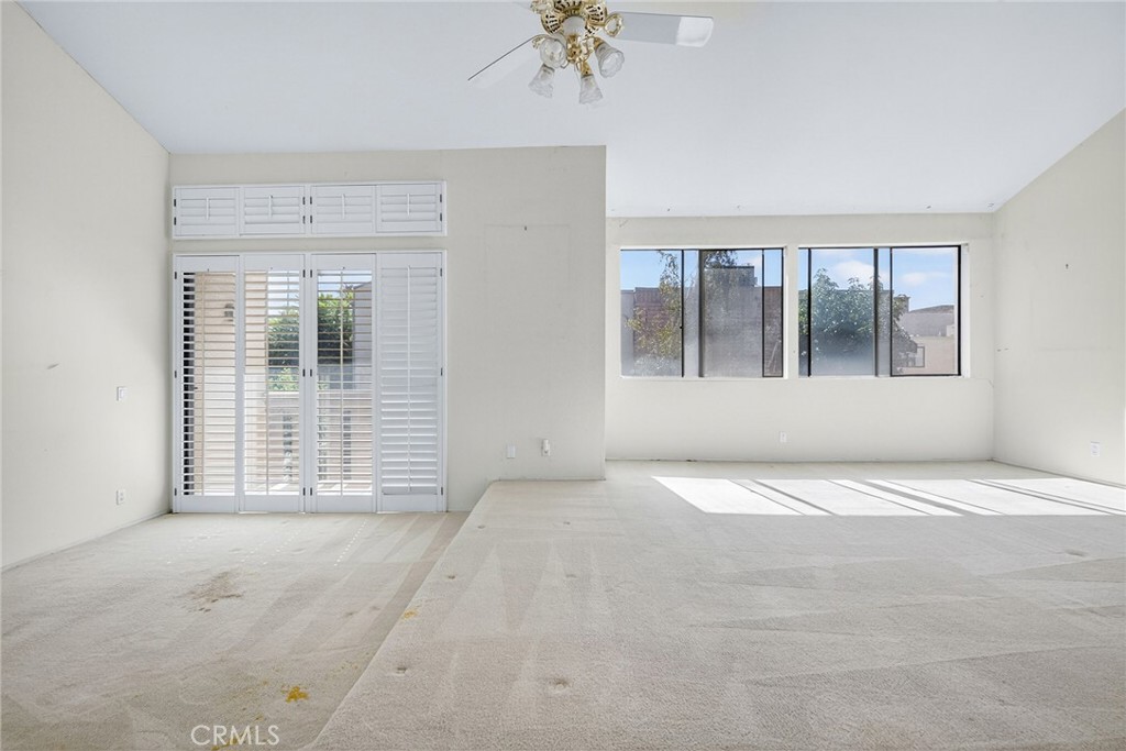 5225 White Oak Avenue 1