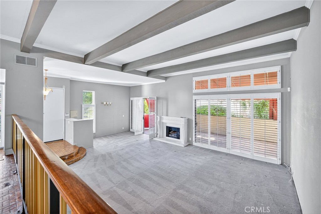 5225 White Oak Avenue 1